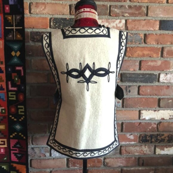 Vintage European Ethnic FOLK ART Wool Vest Tunic W/ Black Trim & Detail M - Picture 3 of 4